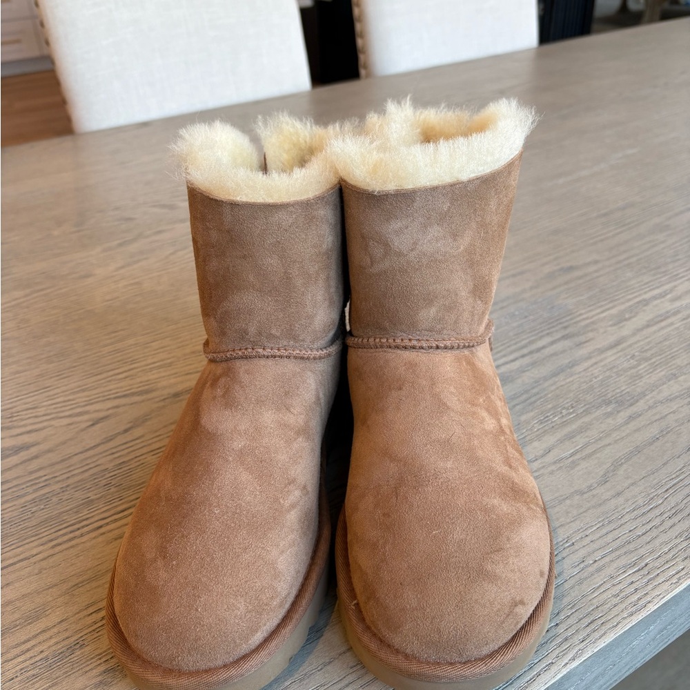 UGG Chestnut Bailey Bow Uggs - Picture 2 of 6